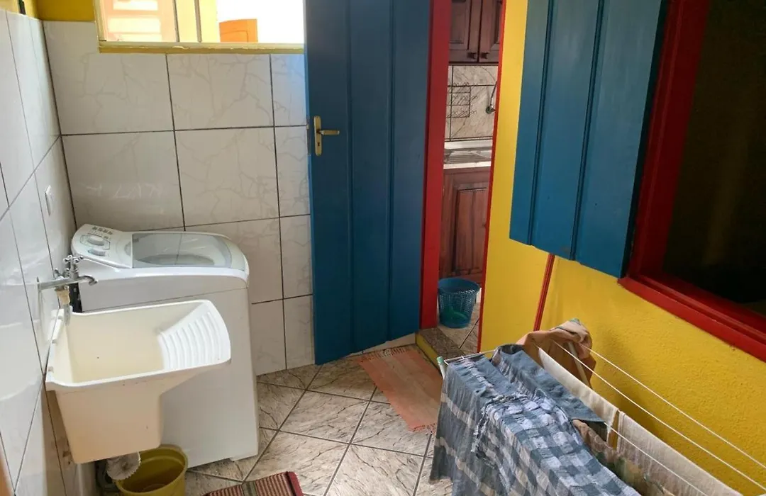 Casa Colorida - Ideal para Grupos e Família - 10 minutos a pé do centro - Churrasqueira-1