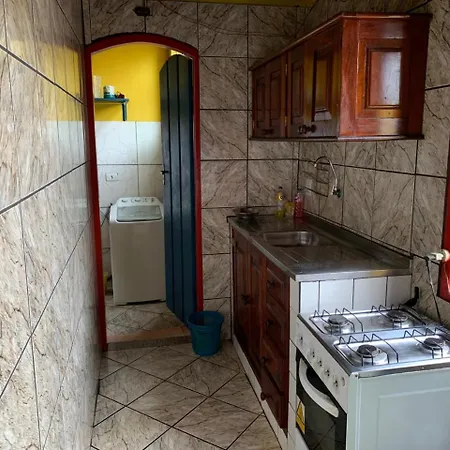 Casa Colorida - Ideal para Grupos e Família - 10 minutos a pé do centro - Churrasqueira-2